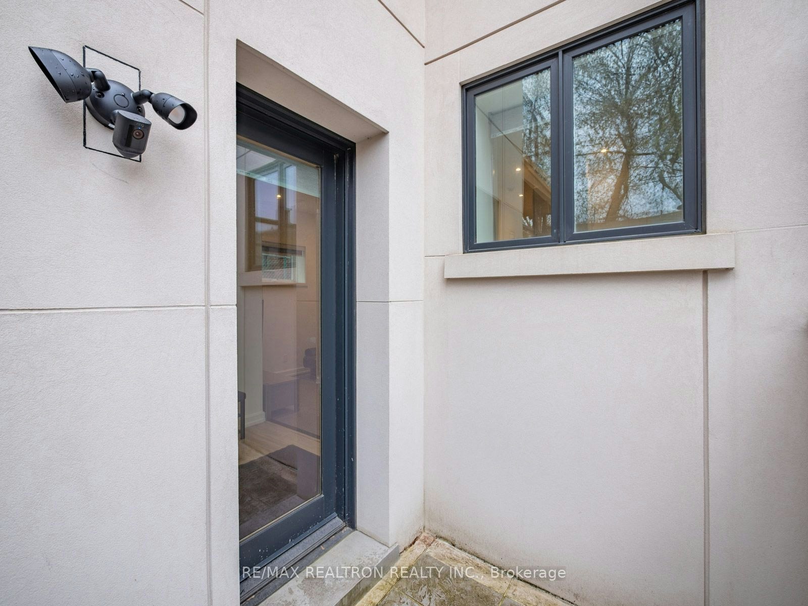 Lower-10 Katherine Road, Toronto, ON, M3K 1H9 - 8