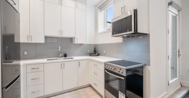 Lower-10 Katherine Road, Toronto, ON, M3K 1H9 - 24