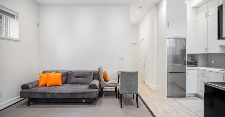 Lower-10 Katherine Road, Toronto, ON, M3K 1H9 - 11