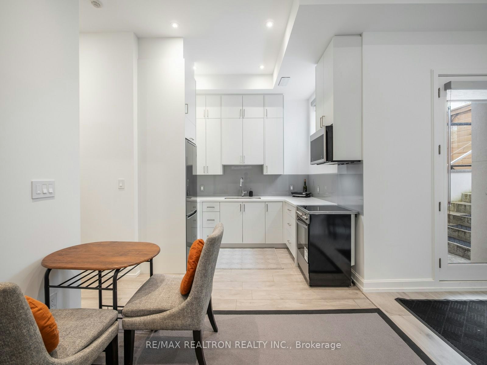 Lower-10 Katherine Road, Toronto, ON, M3K 1H9 - 18