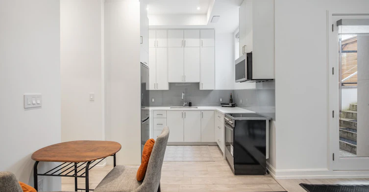 Lower-10 Katherine Road, Toronto, ON, M3K 1H9 - 18