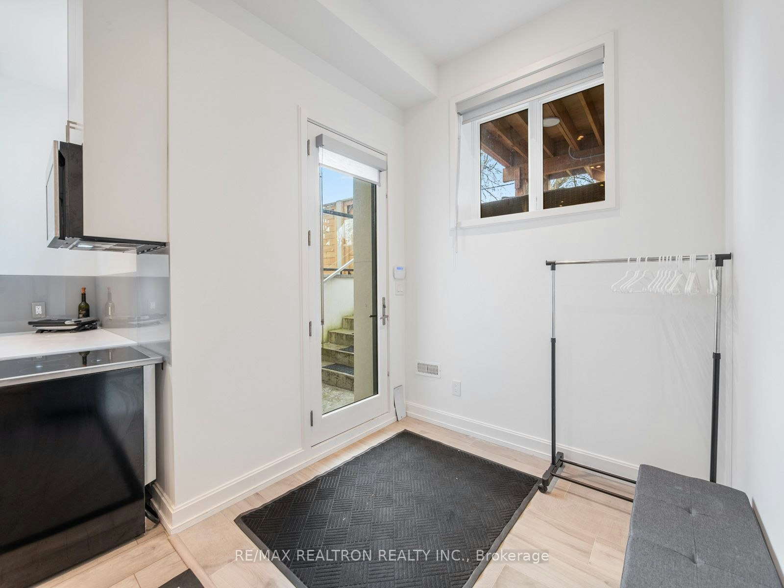 Lower-10 Katherine Road, Toronto, ON, M3K 1H9 - 10