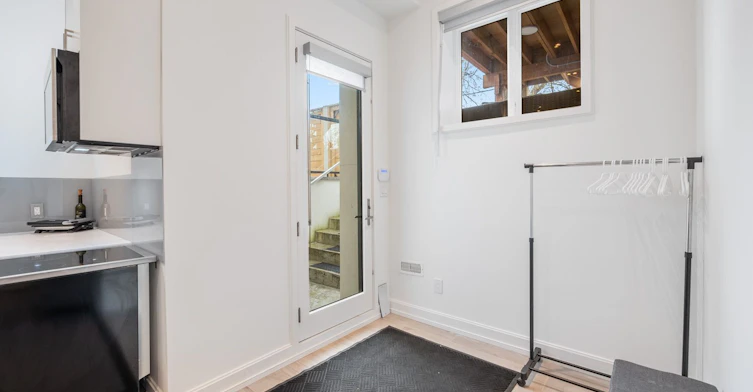 Lower-10 Katherine Road, Toronto, ON, M3K 1H9 - 10