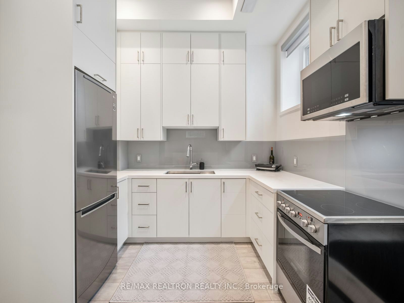 Lower-10 Katherine Road, Toronto, ON, M3K 1H9 - 23