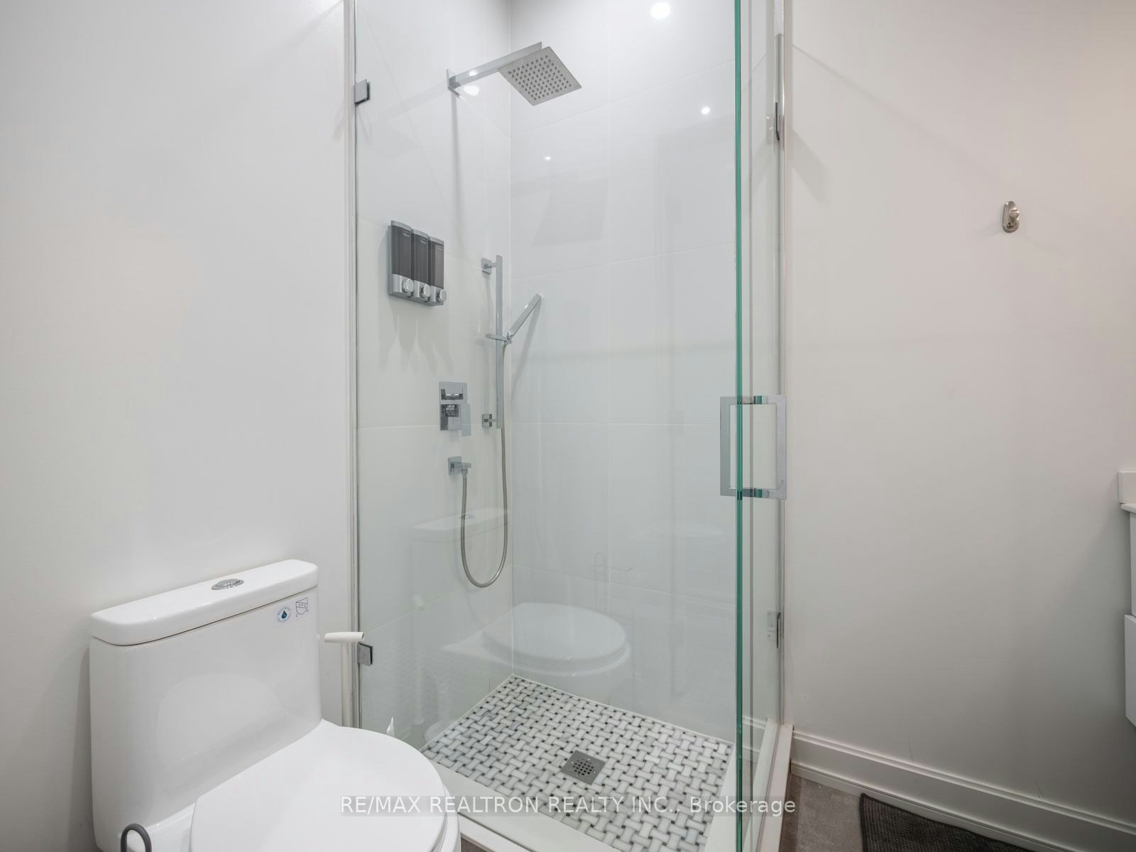 Lower-10 Katherine Road, Toronto, ON, M3K 1H9 - 30