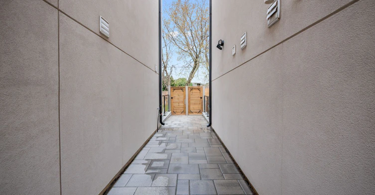 Lower-10 Katherine Road, Toronto, ON, M3K 1H9 - 5