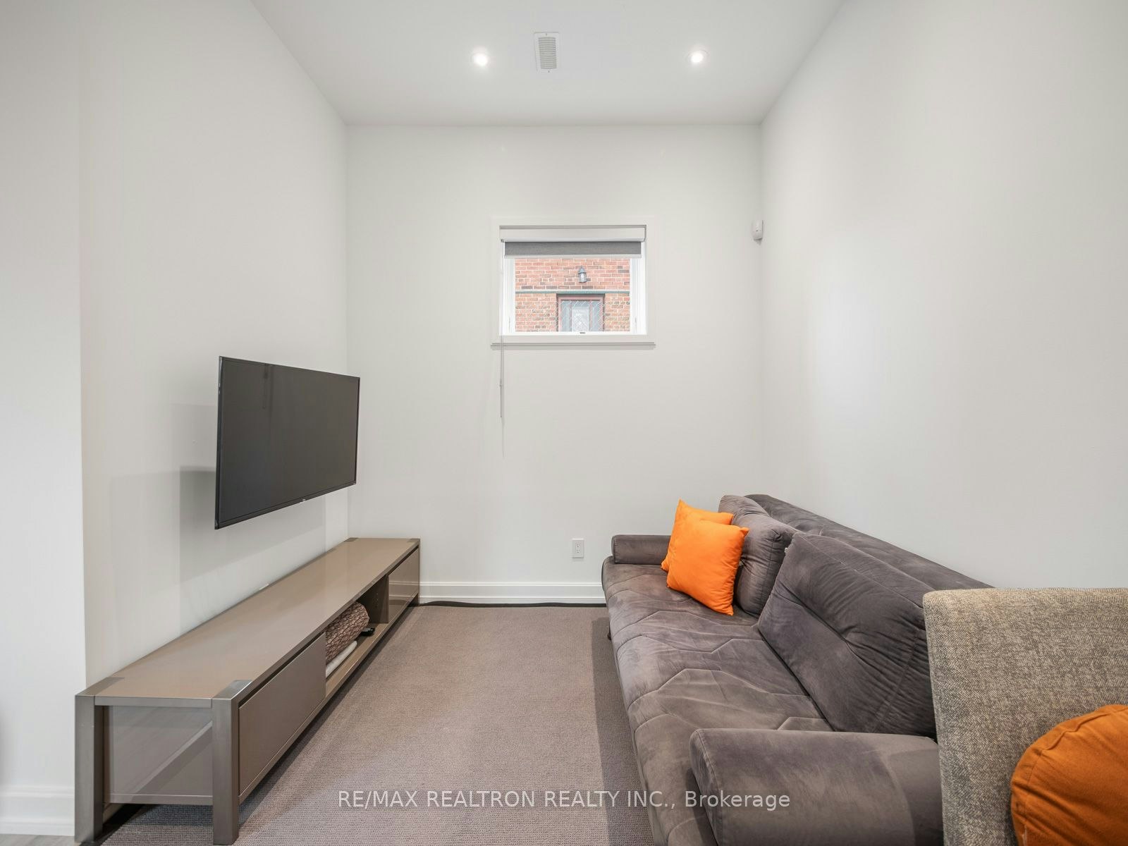 Lower-10 Katherine Road, Toronto, ON, M3K 1H9 - 15