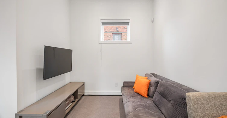 Lower-10 Katherine Road, Toronto, ON, M3K 1H9 - 15