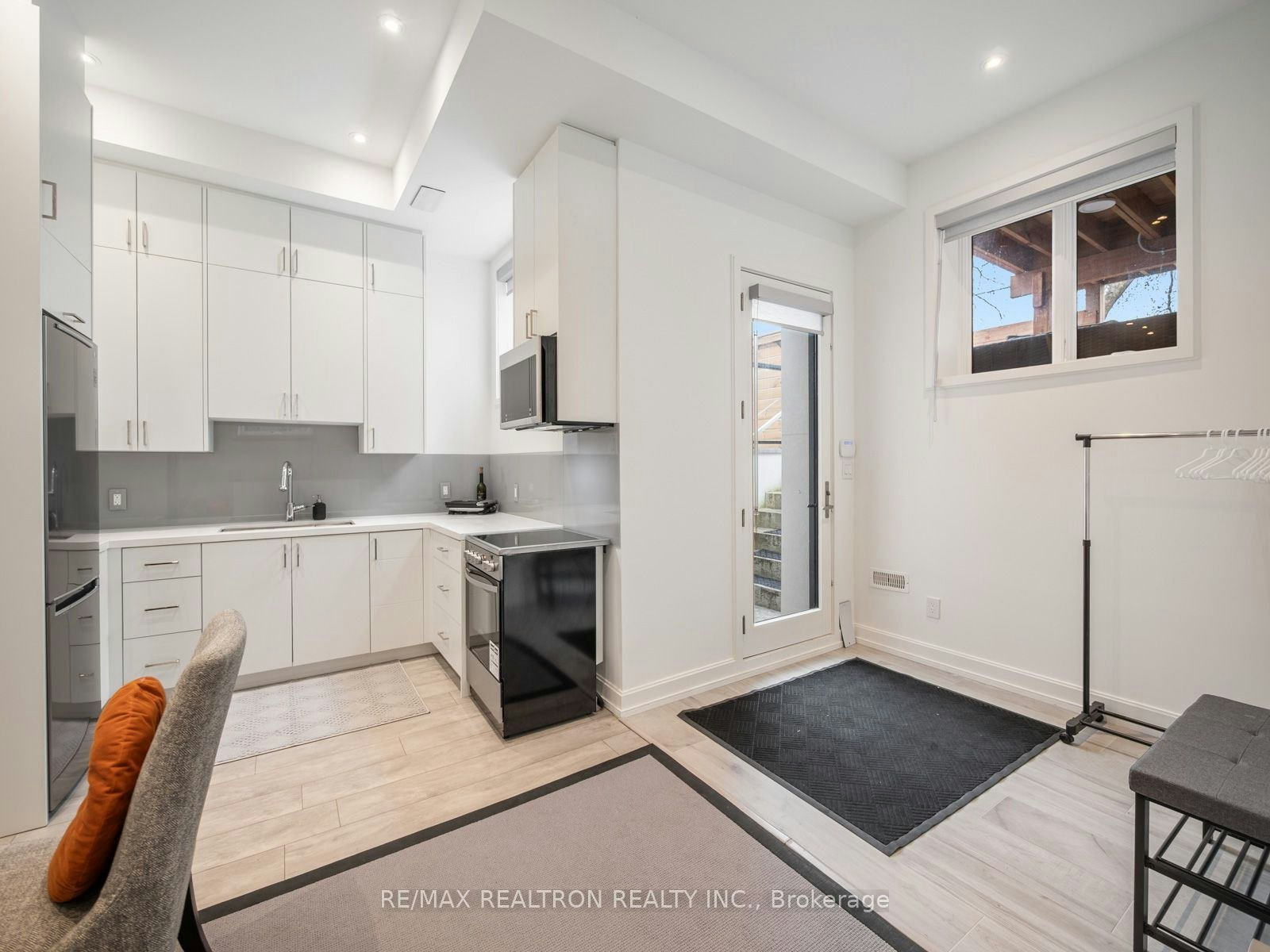 Lower-10 Katherine Road, Toronto, ON, M3K 1H9 - 19