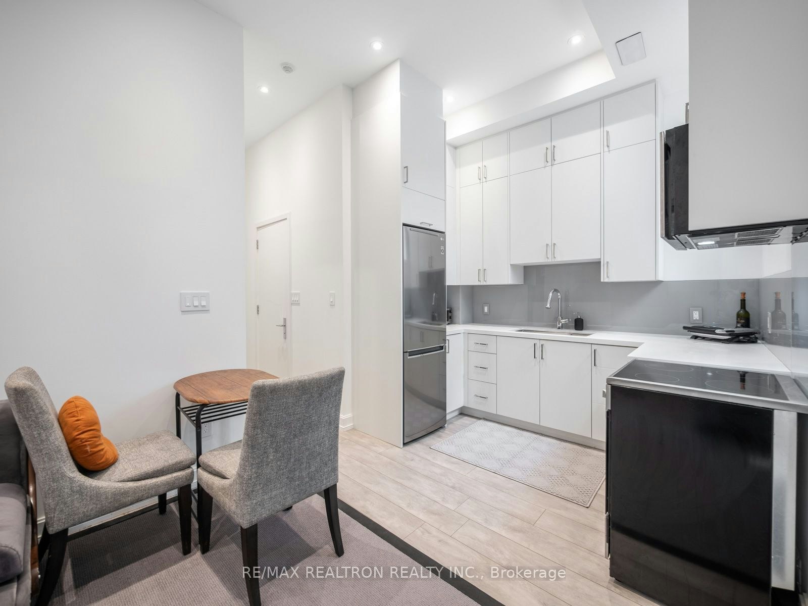 Lower-10 Katherine Road, Toronto, ON, M3K 1H9 - 21