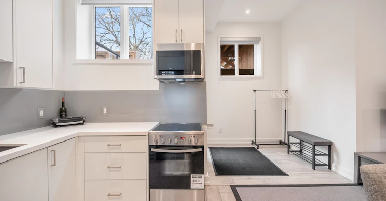 Lower-10 Katherine Road, Toronto, ON, M3K 1H9 - 25
