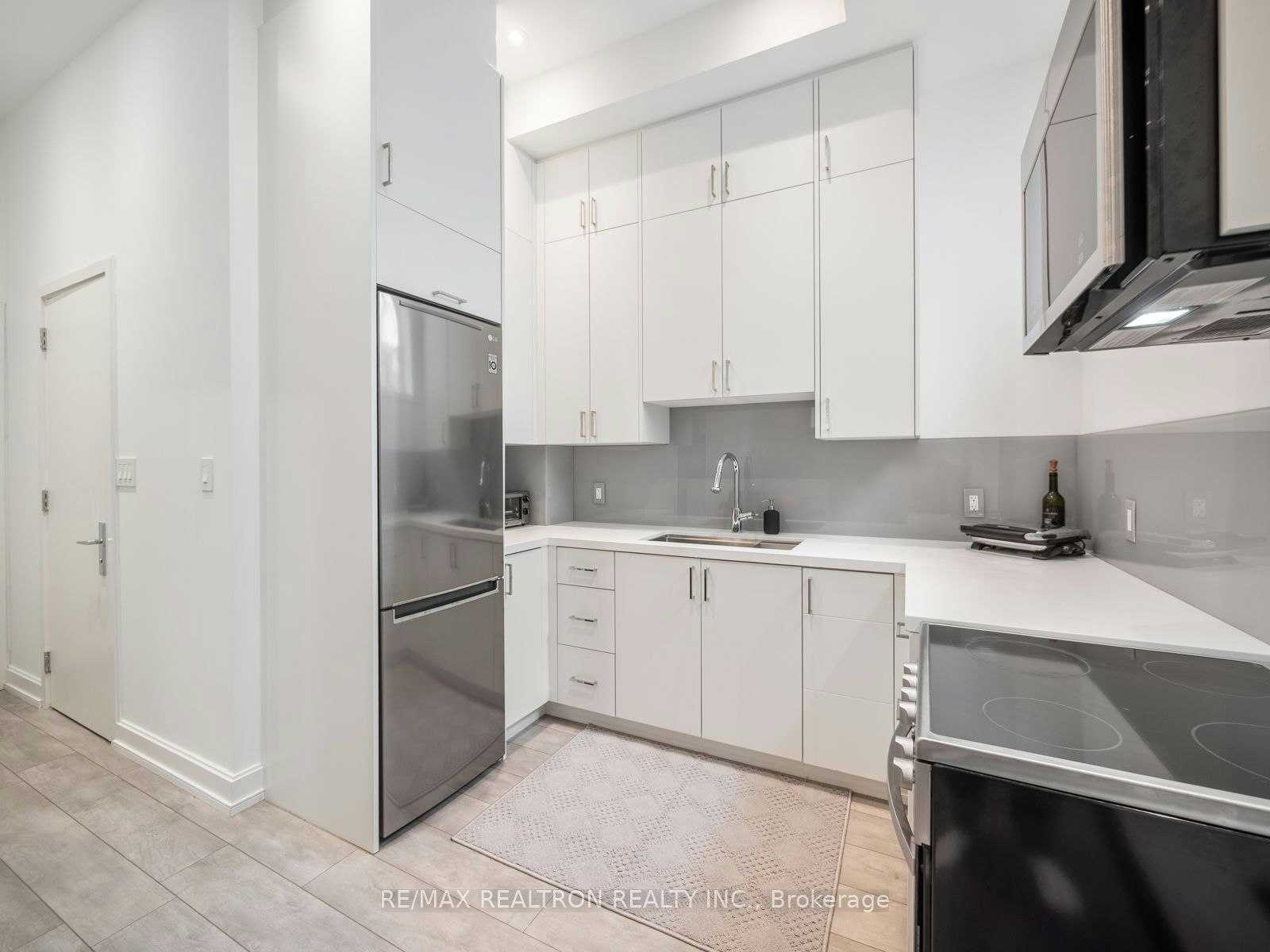 Lower-10 Katherine Road, Toronto, ON, M3K 1H9 - 22