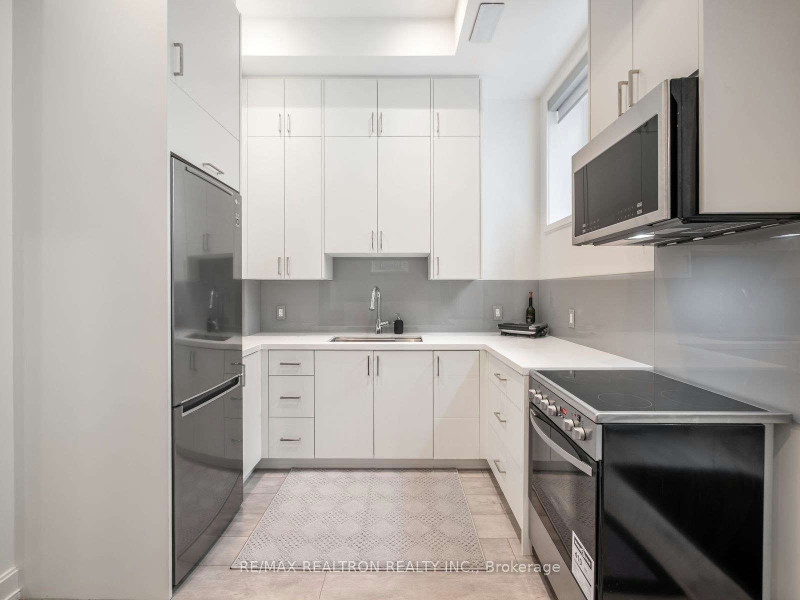 Lower-10 Katherine Road, Toronto, ON, M3K 1H9 - 20