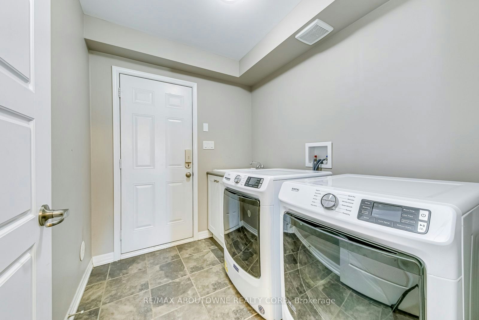 212 Ellen Davidson Drive, Oakville, ON, L6M 0V1 - 8