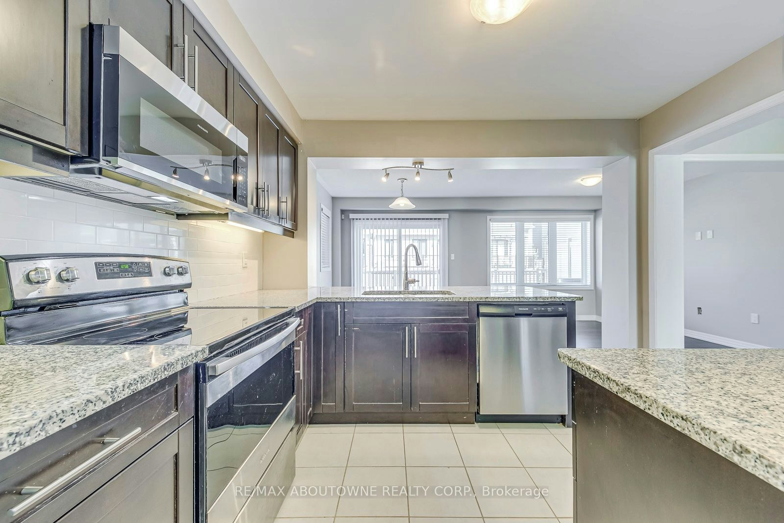212 Ellen Davidson Drive, Oakville, ON, L6M 0V1 - 13