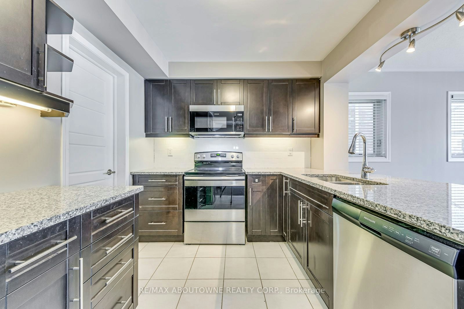 212 Ellen Davidson Drive, Oakville, ON, L6M 0V1 - 12