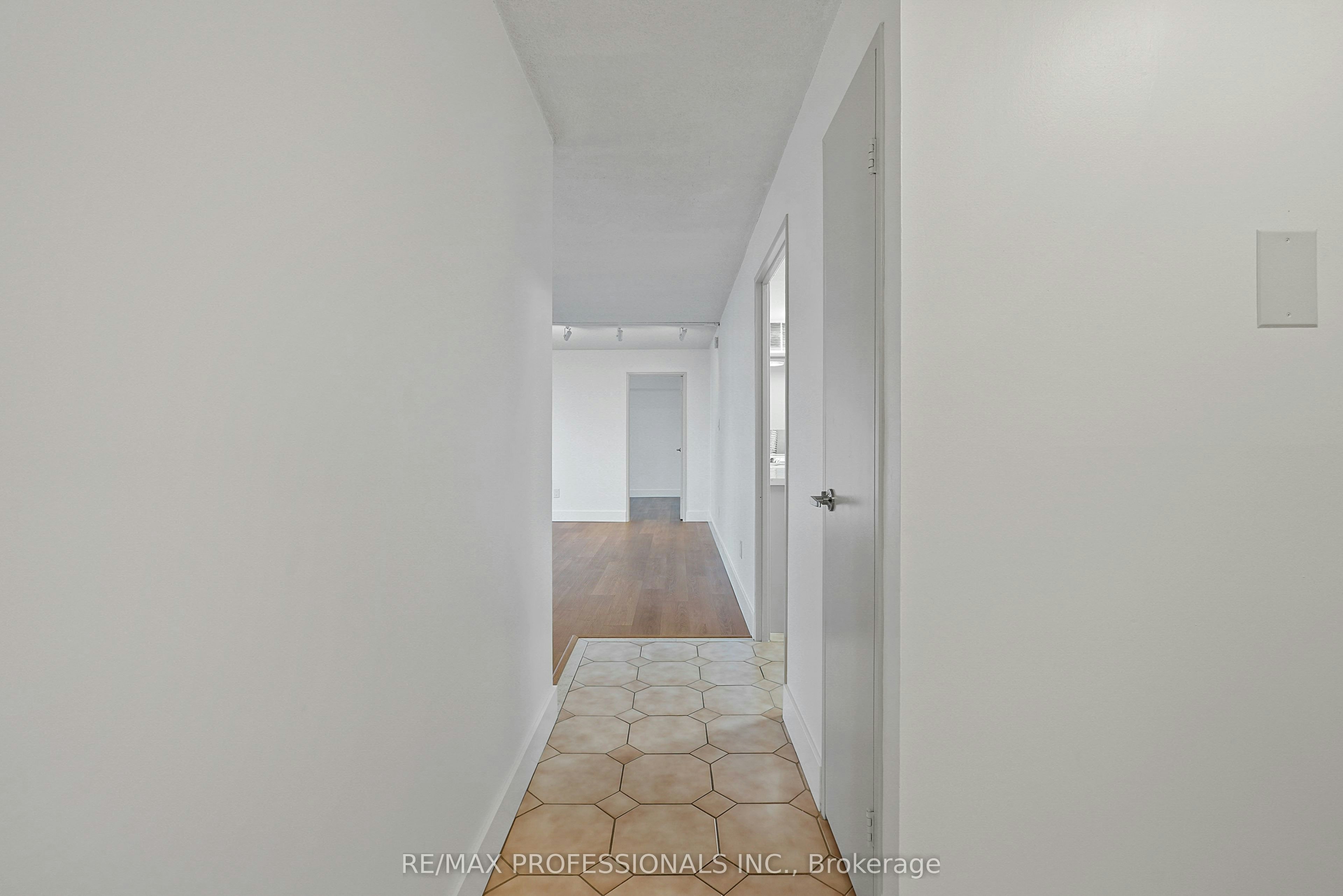 510-1320 Mississauga Valley Boulevard, Mississauga, ON, L5A 3S9 - 4