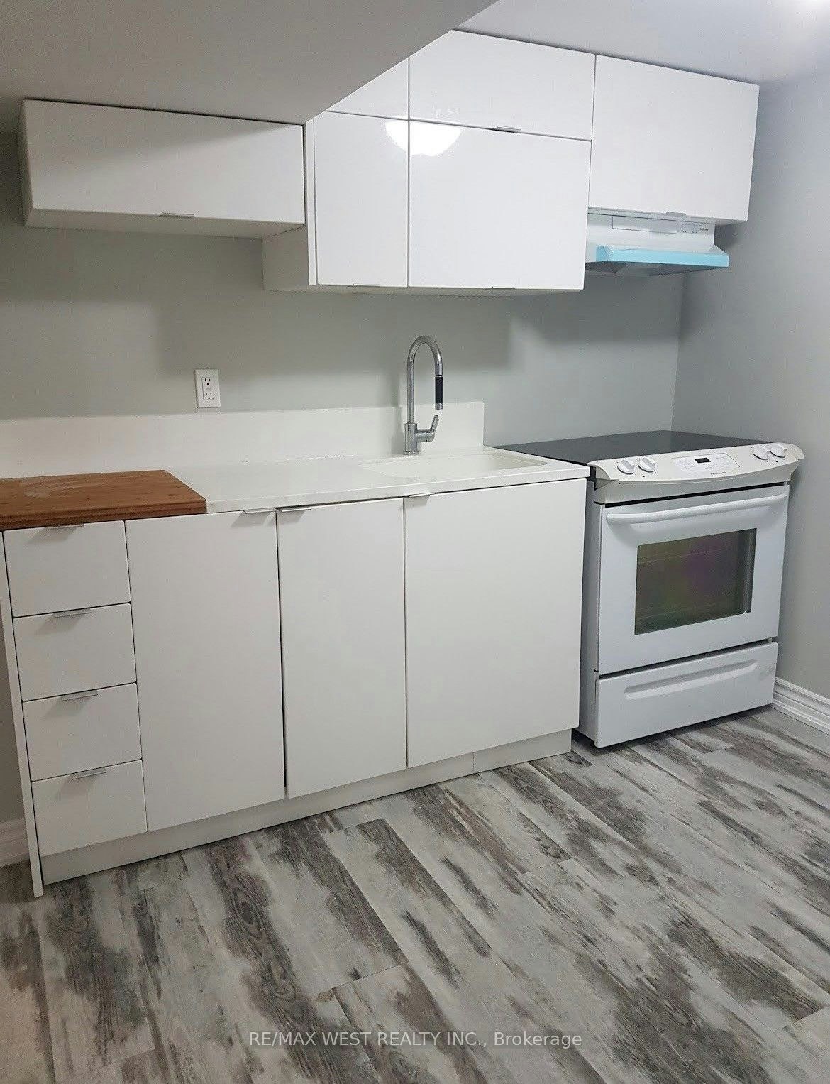 Lower-77 Murrie Street, Toronto, ON, M8V 1X6 - 2