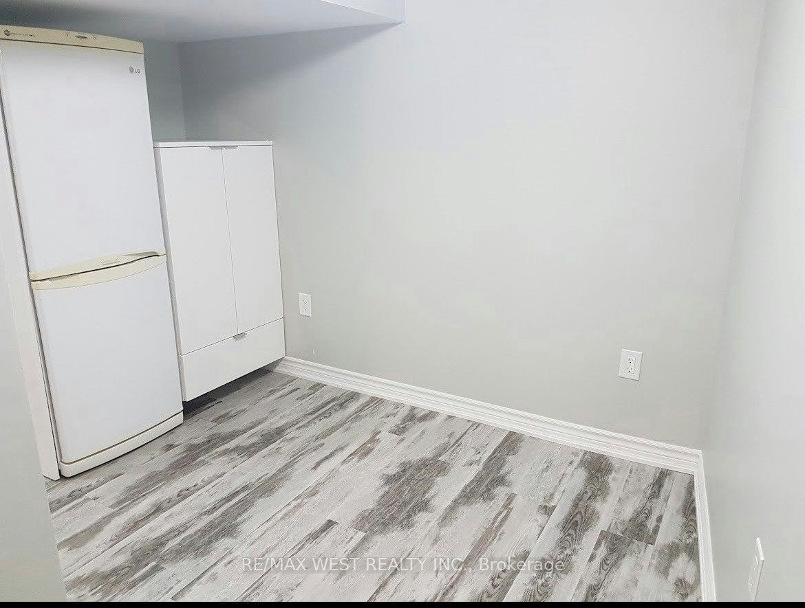 Lower-77 Murrie Street, Toronto, ON, M8V 1X6 - 3