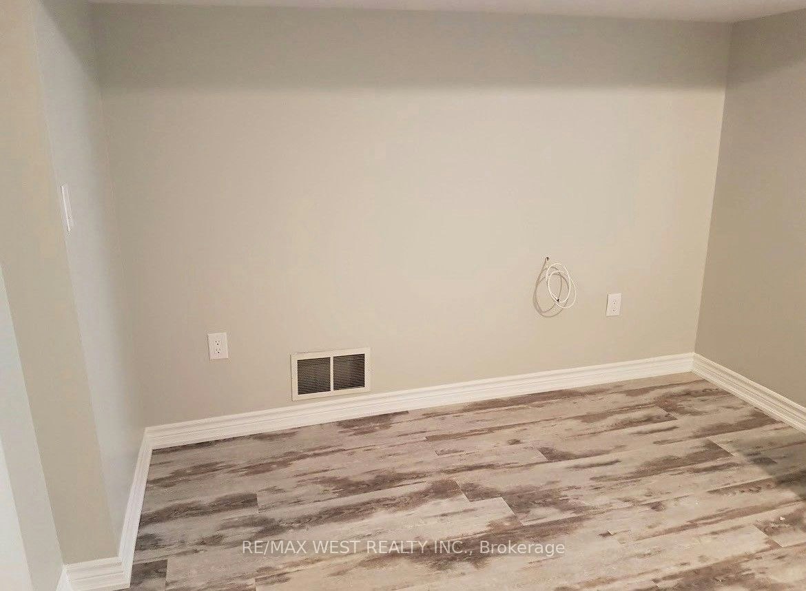 Lower-77 Murrie Street, Toronto, ON, M8V 1X6 - 7
