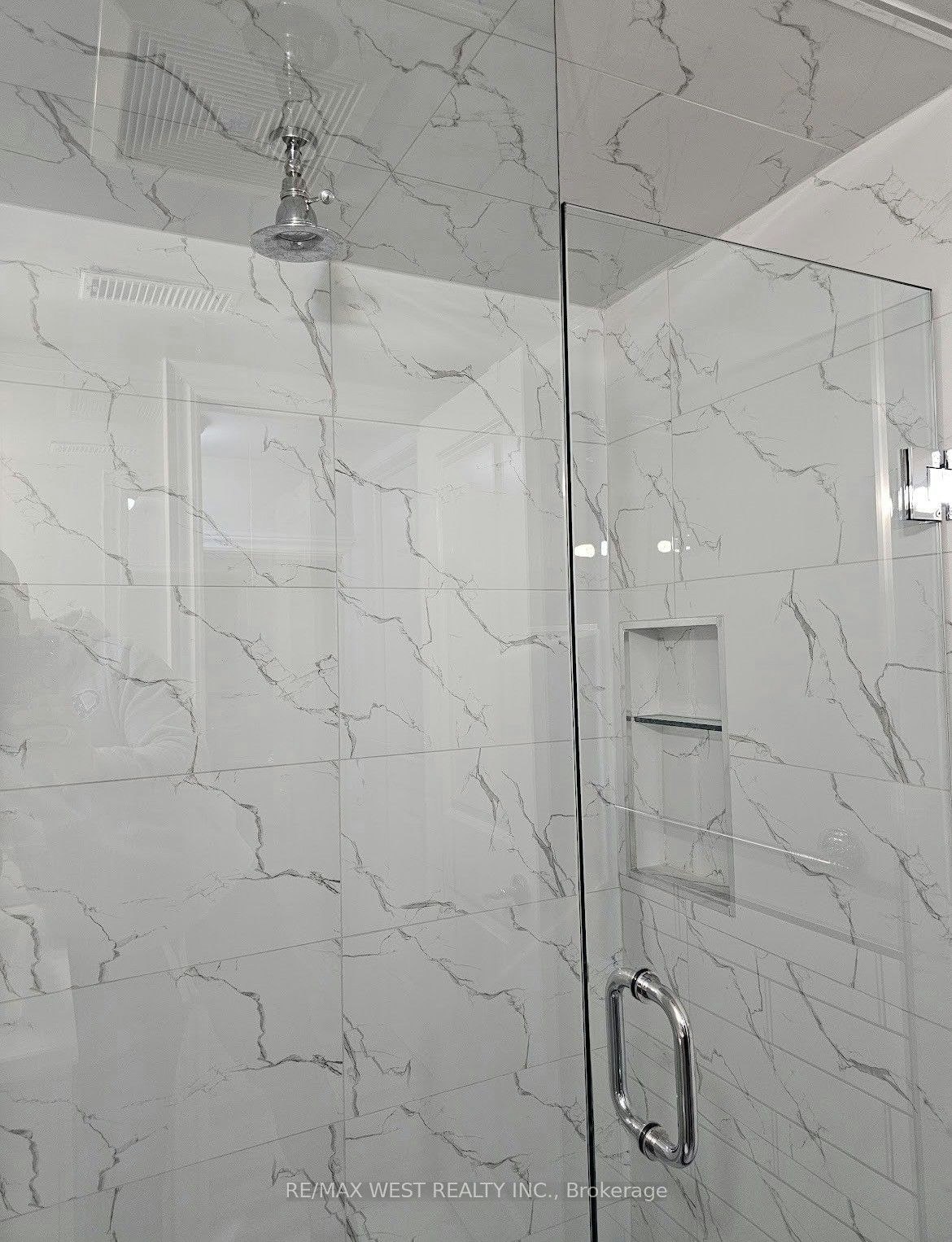 Lower-77 Murrie Street, Toronto, ON, M8V 1X6 - 5