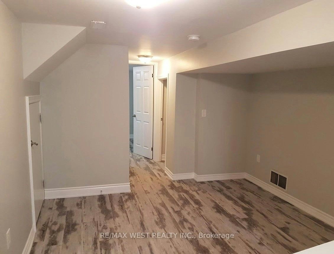 Lower-77 Murrie Street, Toronto, ON, M8V 1X6 - 6