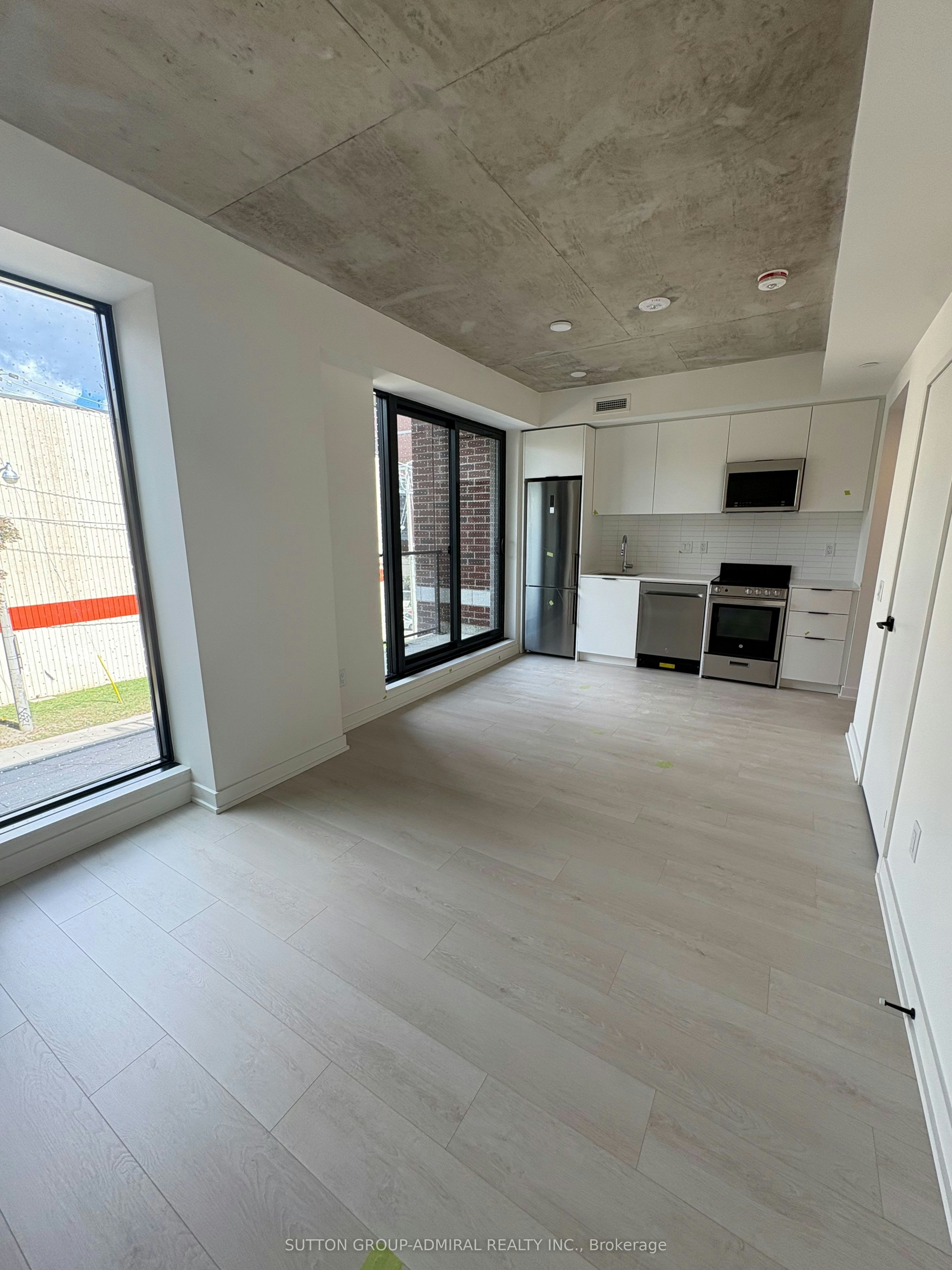 313-1 Vine Avenue, Toronto, ON, M6P 0C8 - 4