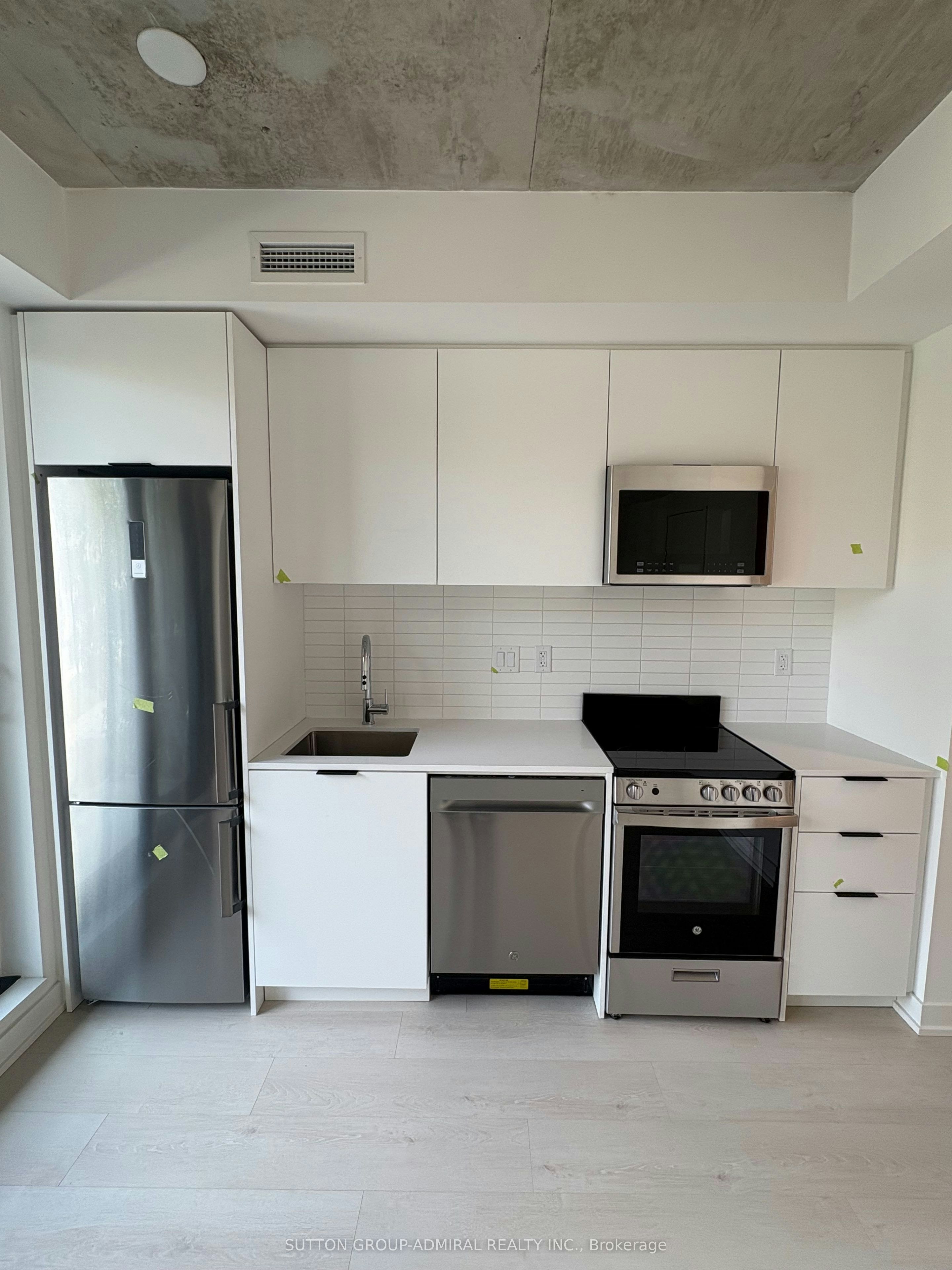 313-1 Vine Avenue, Toronto, ON, M6P 0C8 - 2