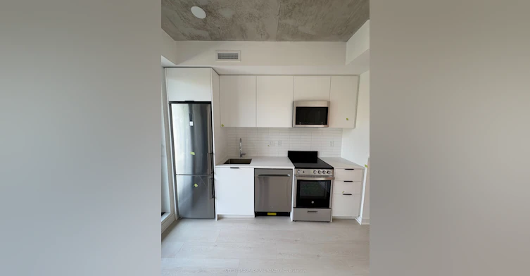 313-1 Vine Avenue, Toronto, ON, M6P 0C8 - 2