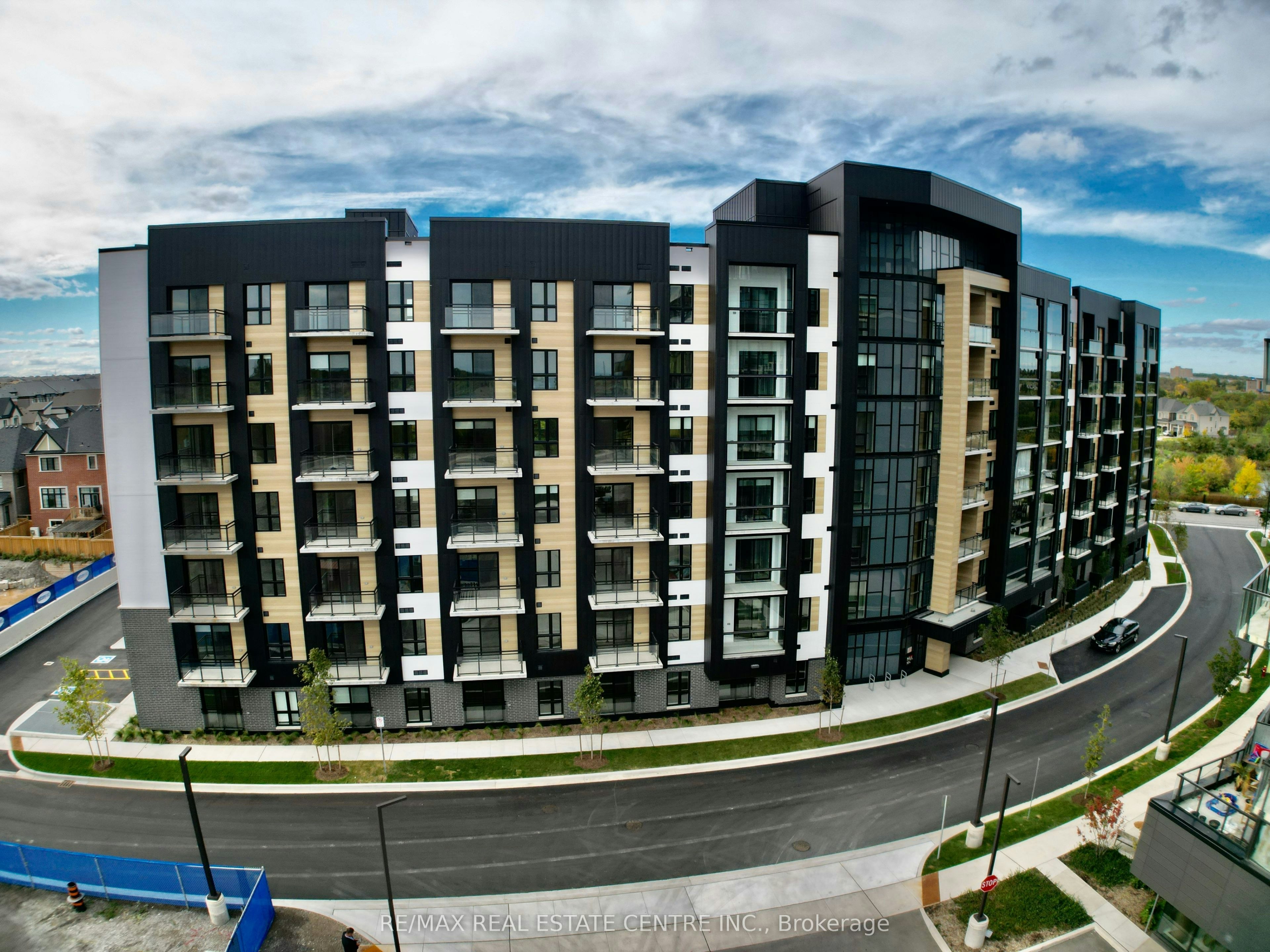 411-3008 William Cutmore Boulevard, Oakville, ON, L6H 8A4 2
