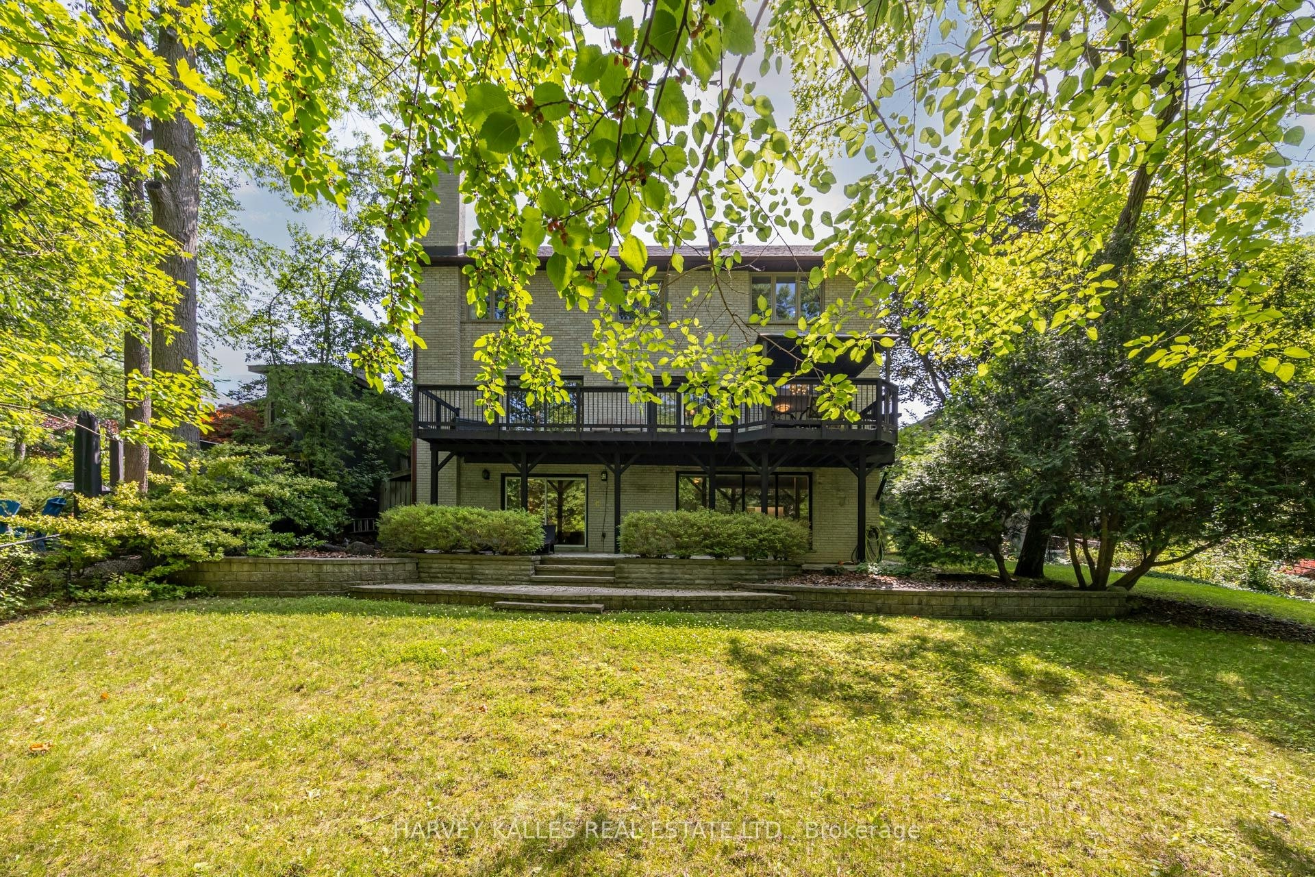 19 Ridgegate Crescent, Toronto, ON, M8Y 2C9