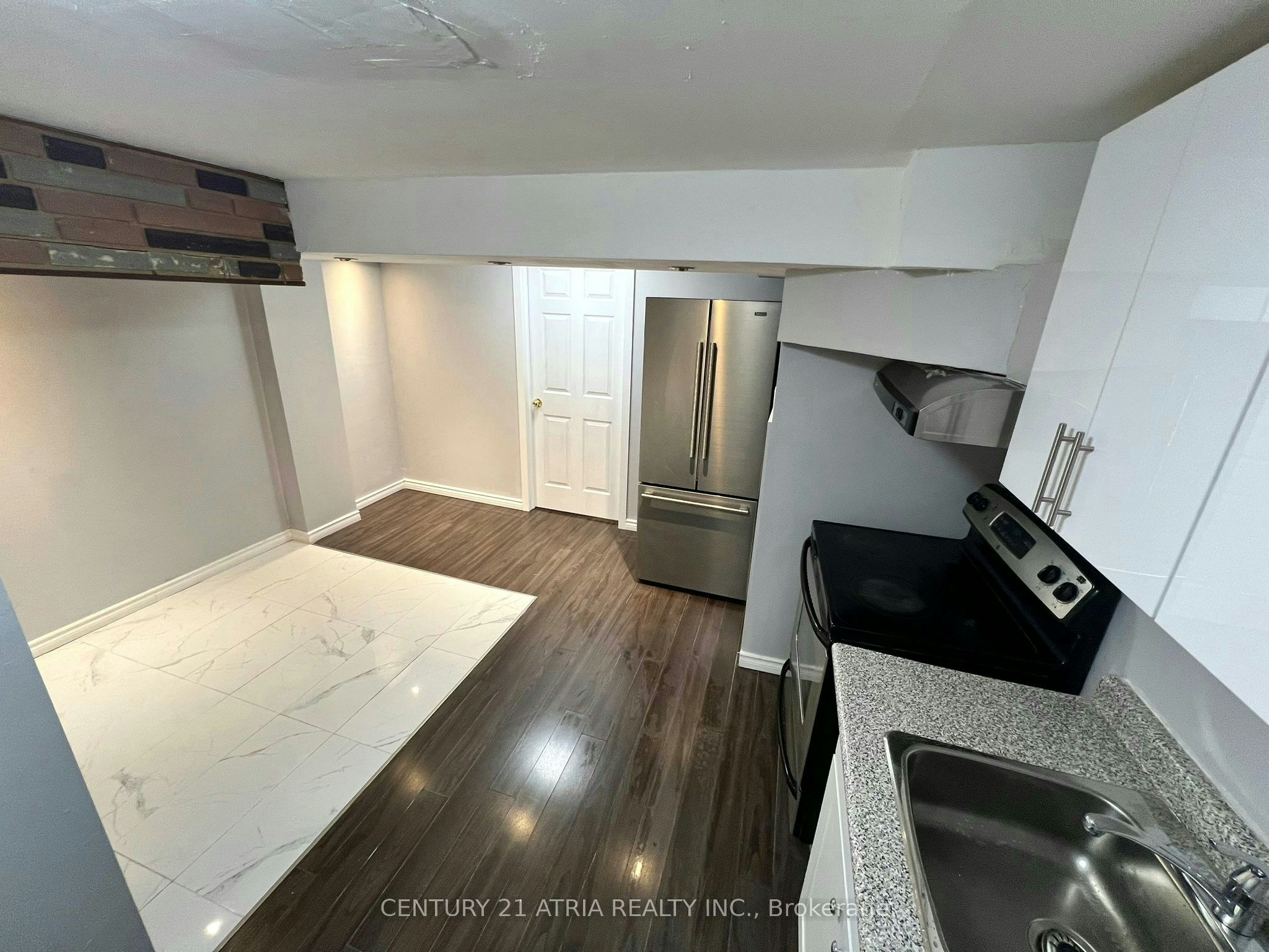 Lower-39 Frankton Crescent, Toronto, ON, M3J 1C2 - 2