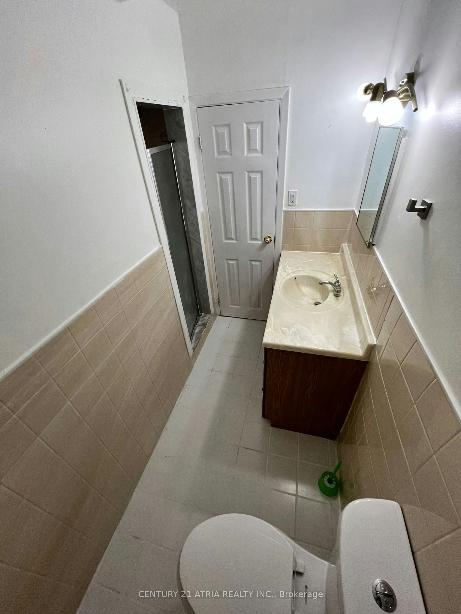 Lower-39 Frankton Crescent, Toronto, ON, M3J 1C2 - 8