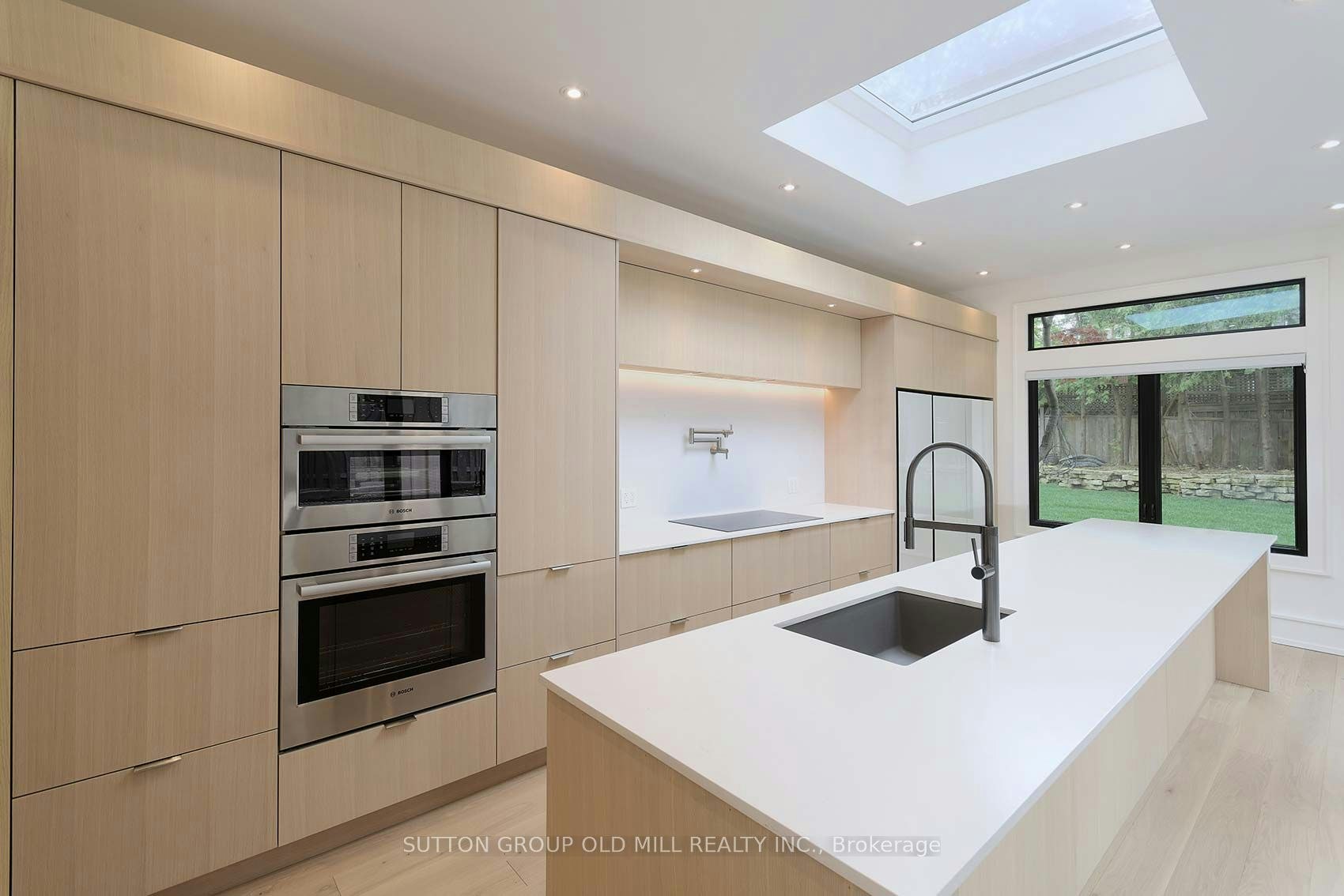 20 The Kingsway N/A, Toronto, ON, M8X 2T1 - 8
