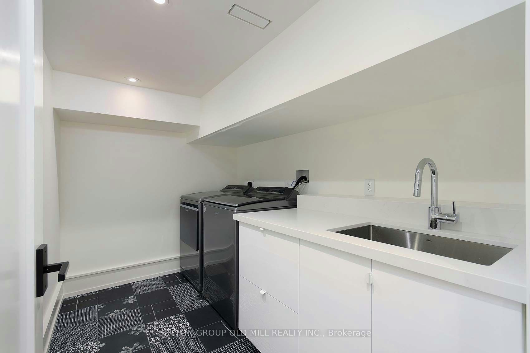 20 The Kingsway N/A, Toronto, ON, M8X 2T1 - 40
