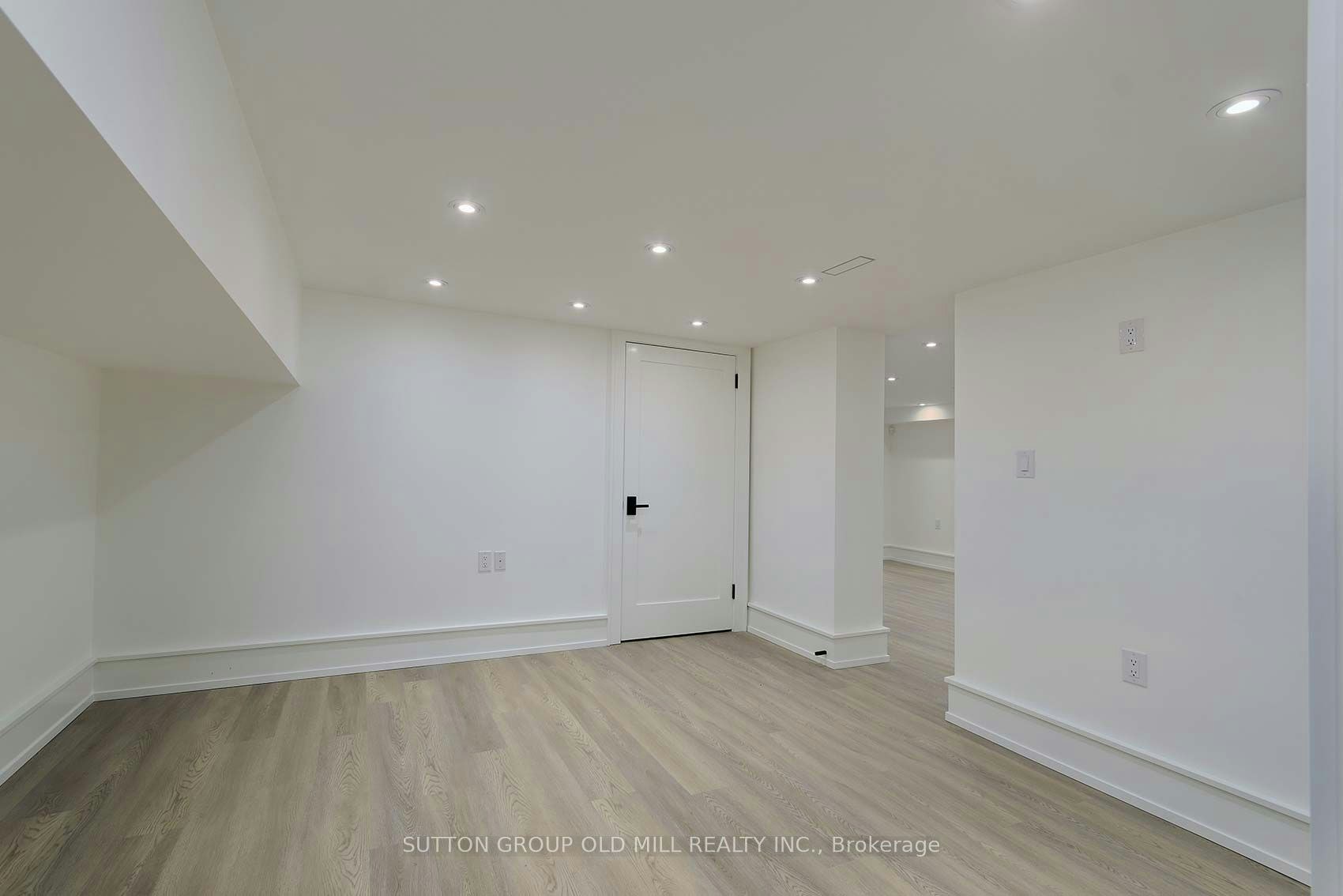 20 The Kingsway N/A, Toronto, ON, M8X 2T1 - 38
