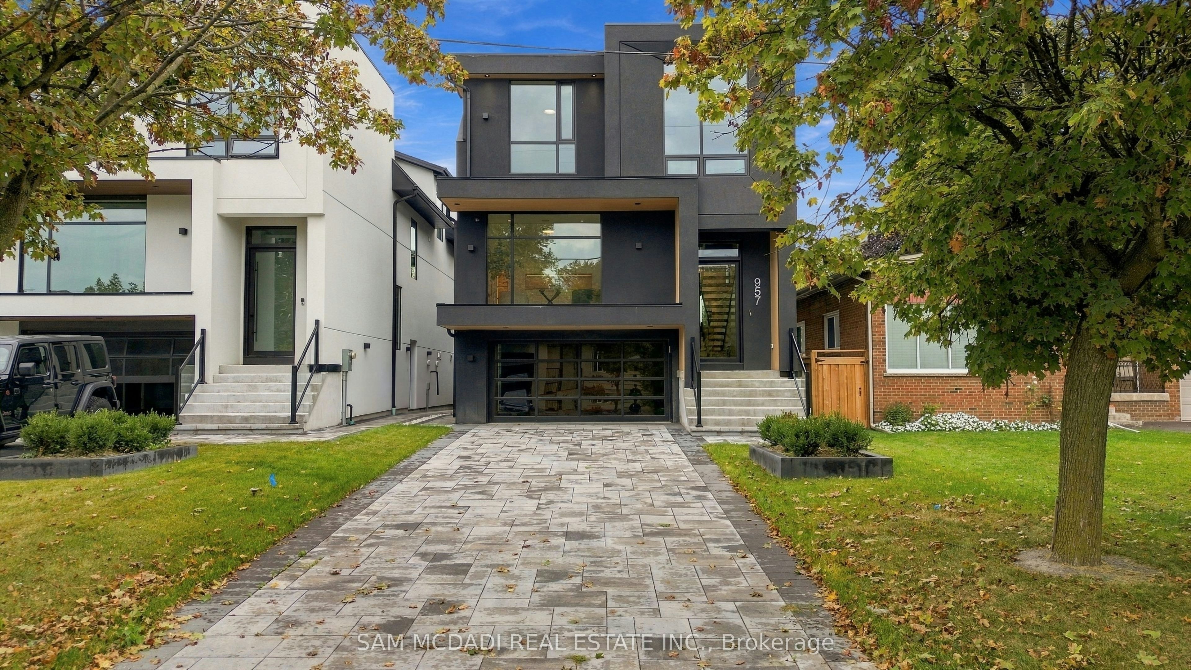 957 Halliday Avenue, Mississauga, ON, L5E 1P4