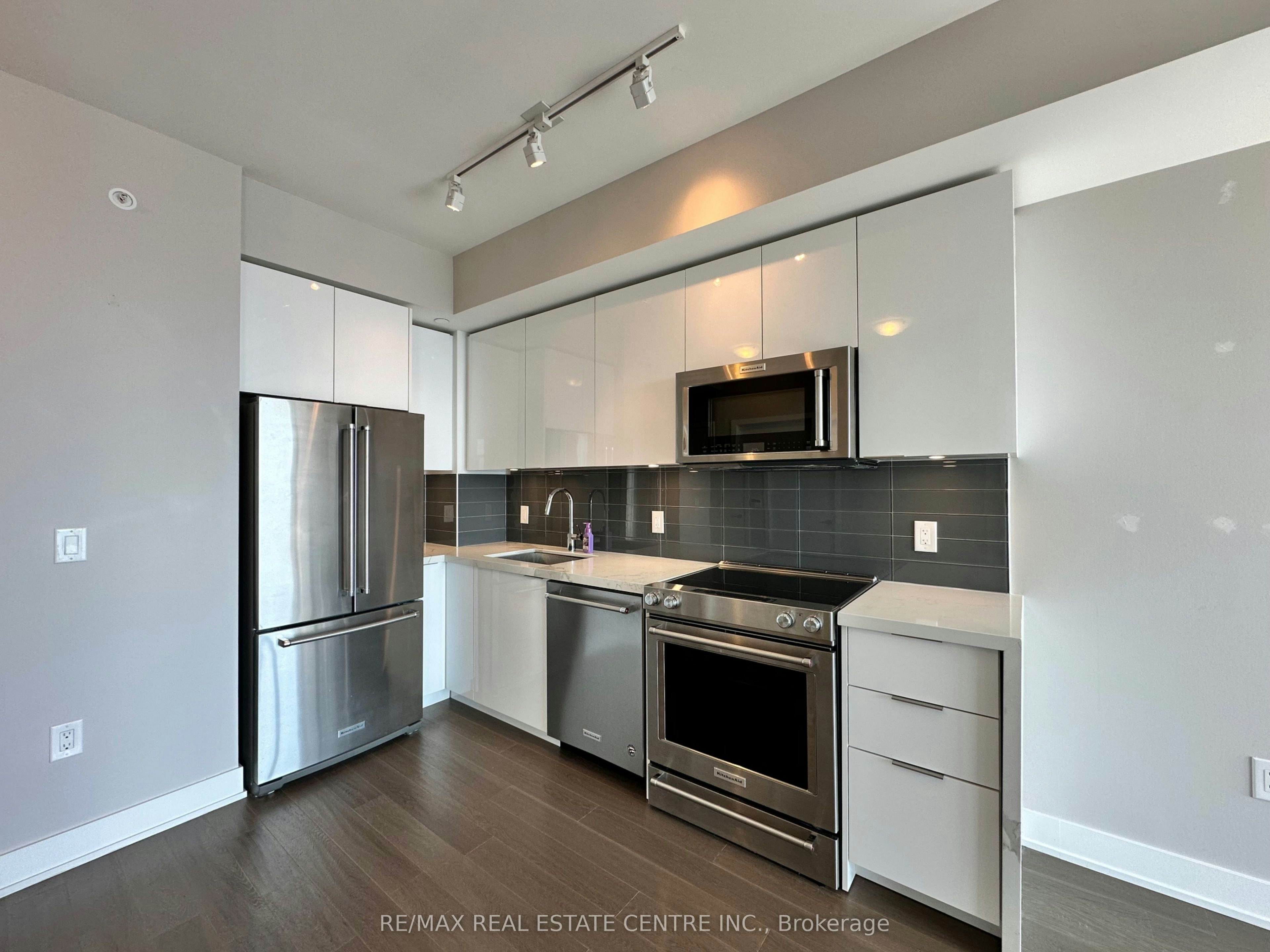 4911-30 Shore Breeze Drive, Toronto, ON, M8V 0J1 - 4