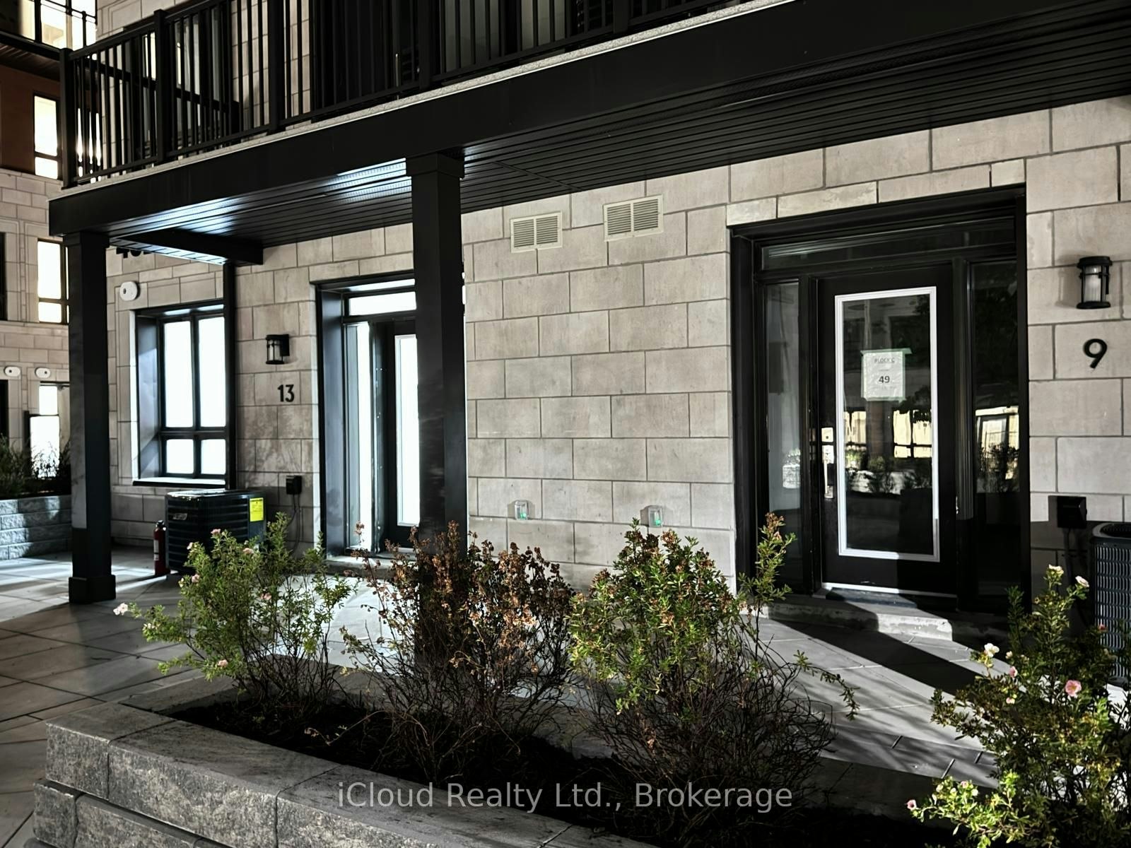 9-4025 Hickory Drive, Mississauga, ON, L4W 1L1 - 2