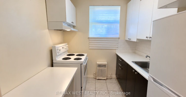 29-10 Crown Hill Place, Toronto, ON, M8Y 4C6 - 3