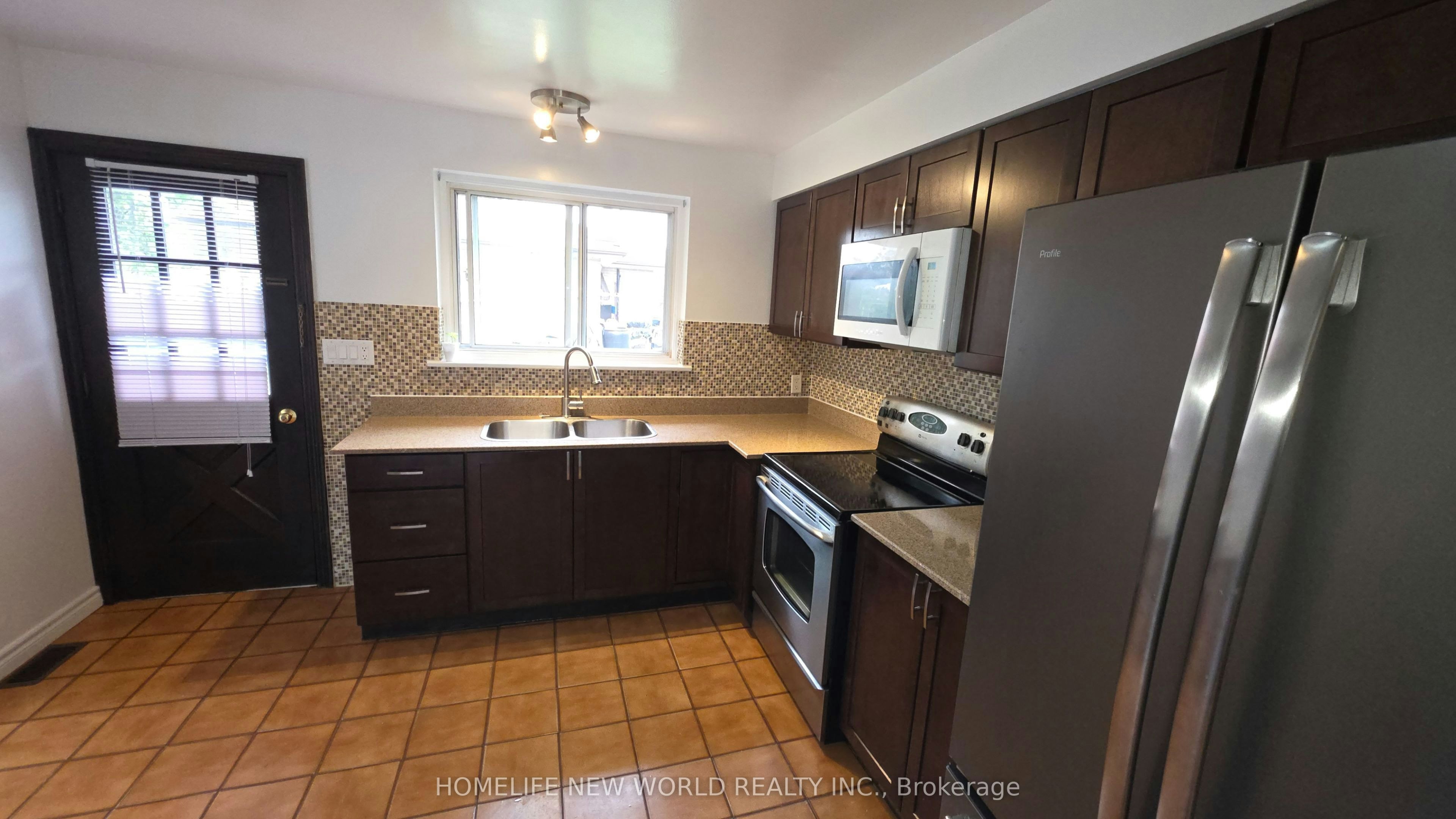 26 Murchison Crescent N, Toronto, ON, M9V 3P6 - 16