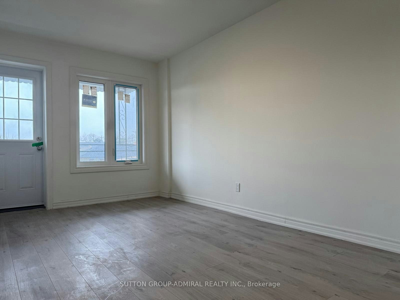 Upper-2986A Dufferin Street, Toronto, ON, M6B 3T3 - 8