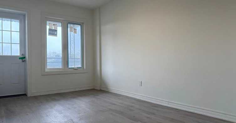 Upper-2986A Dufferin Street, Toronto, ON, M6B 3T3 - 8