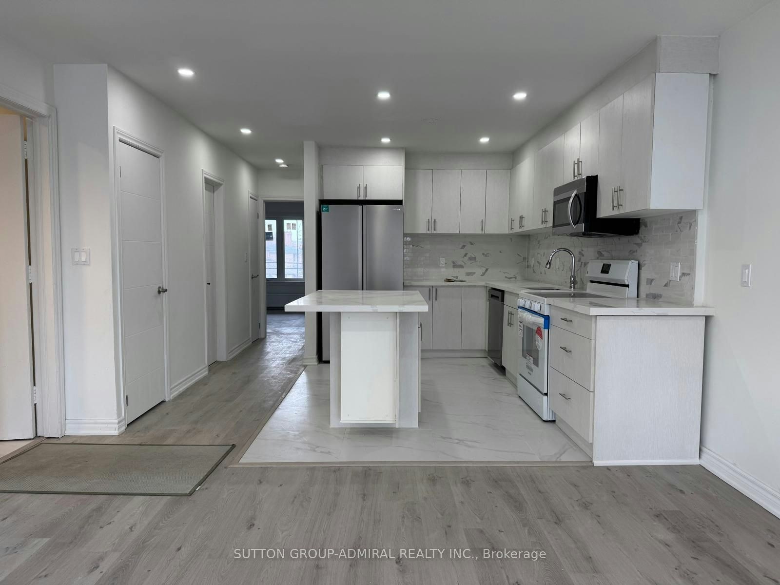 Upper-2986A Dufferin Street, Toronto, ON, M6B 3T3 - 4