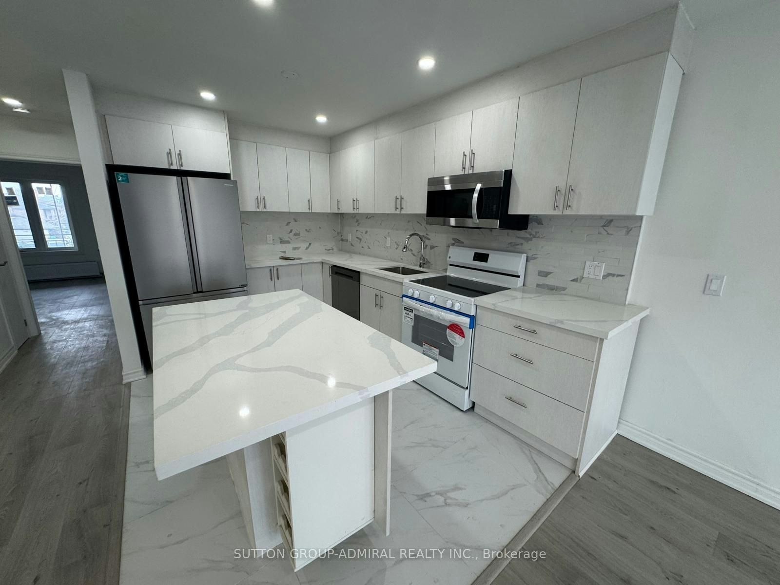 Upper-2986A Dufferin Street, Toronto, ON, M6B 3T3 - 3