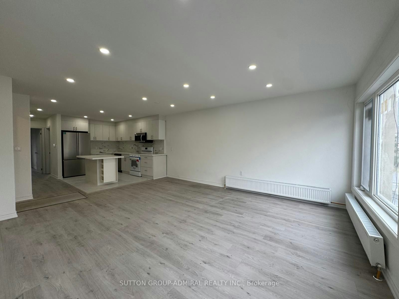 Upper-2986A Dufferin Street, Toronto, ON, M6B 3T3