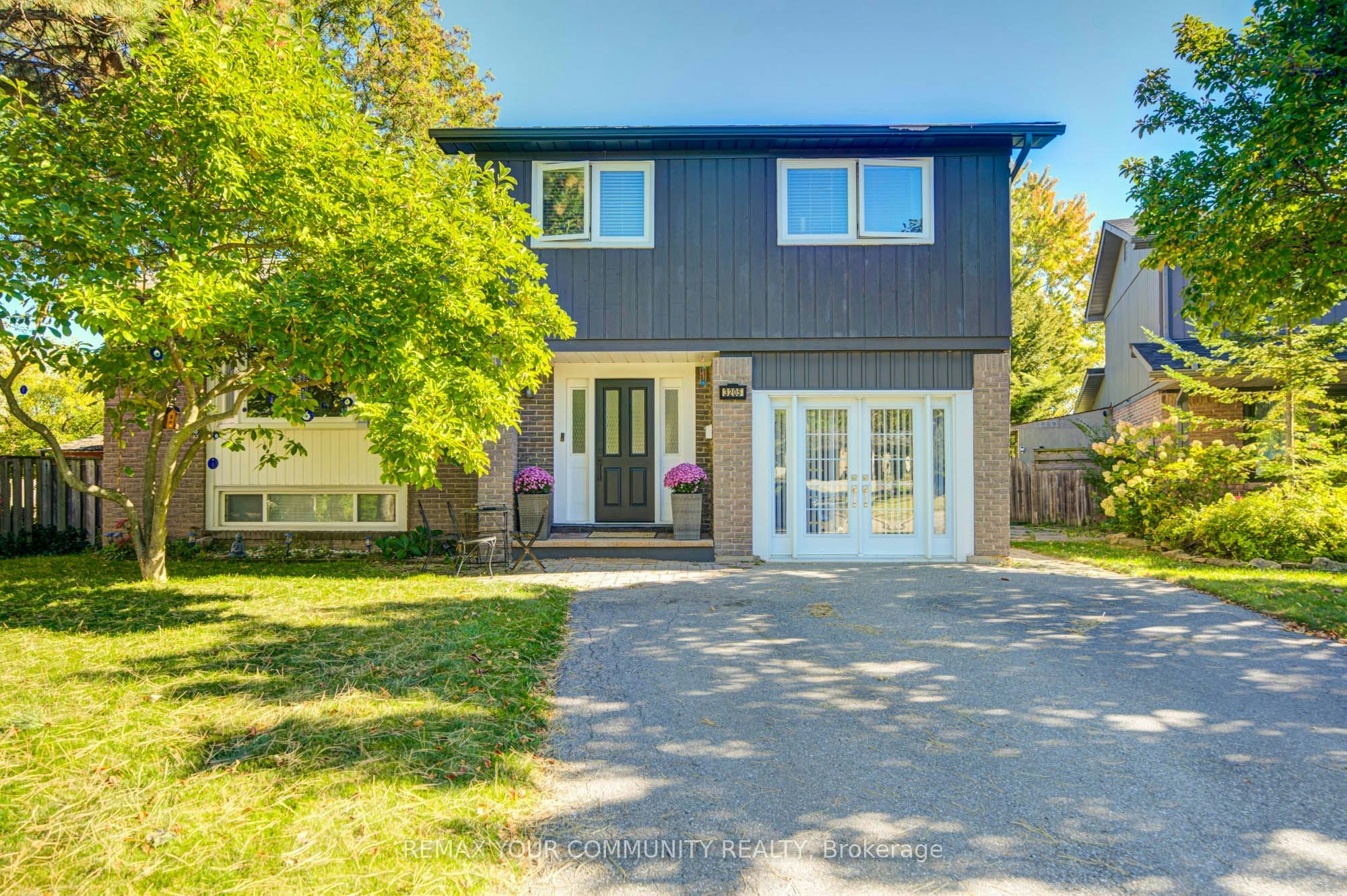 3205 Martins Pine Court, Mississauga, ON, L5L 1G2