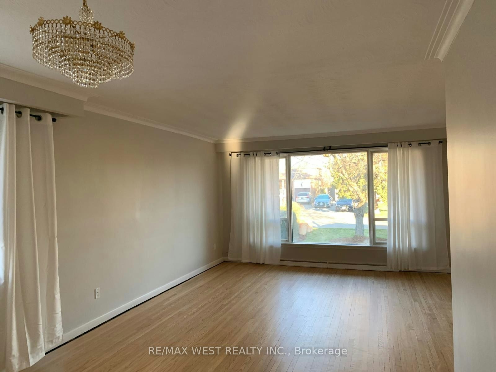 Main-35 Lilywood Road, Toronto, ON, M6B 1V6 - 5