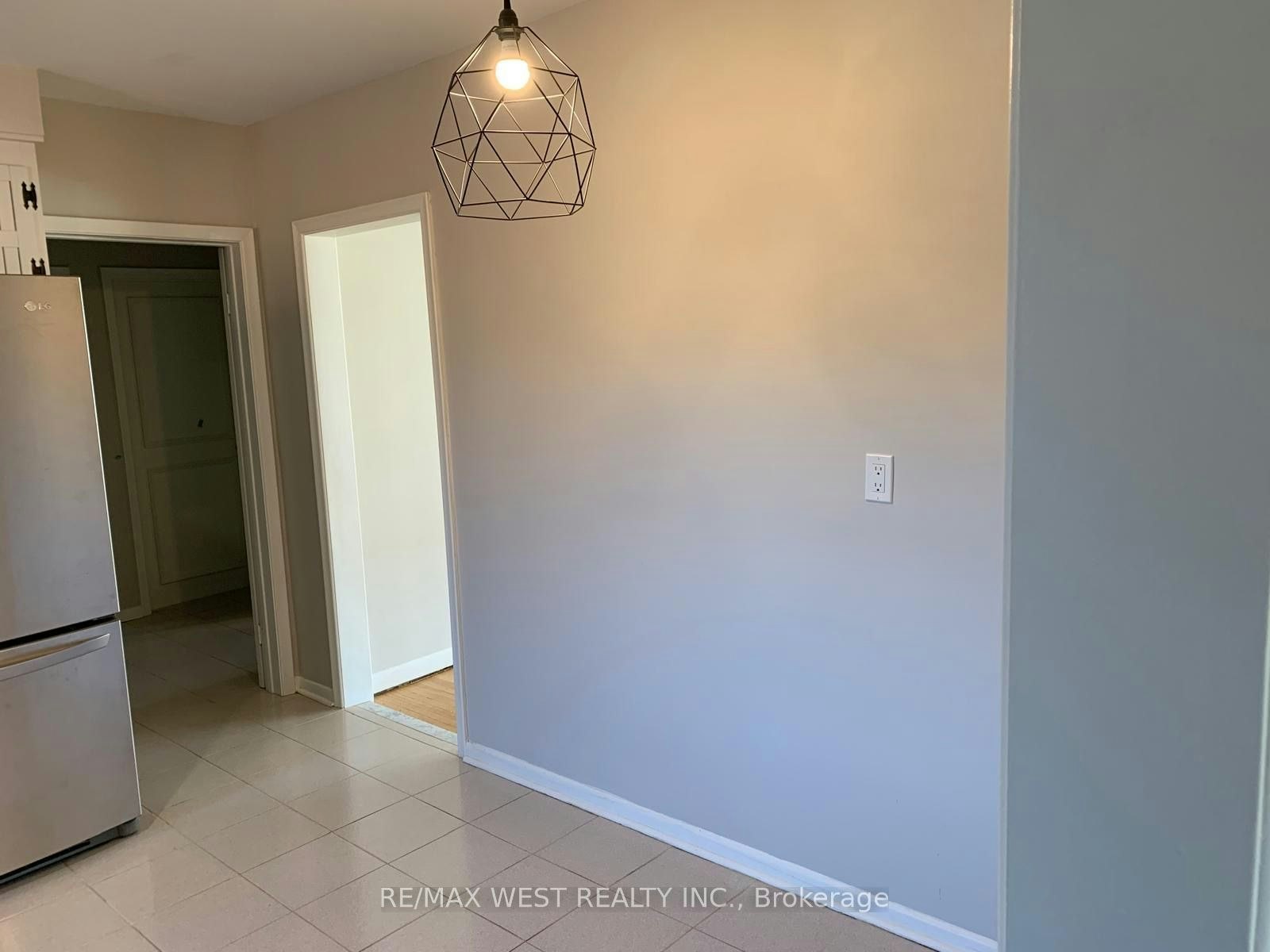 Main-35 Lilywood Road, Toronto, ON, M6B 1V6 - 11