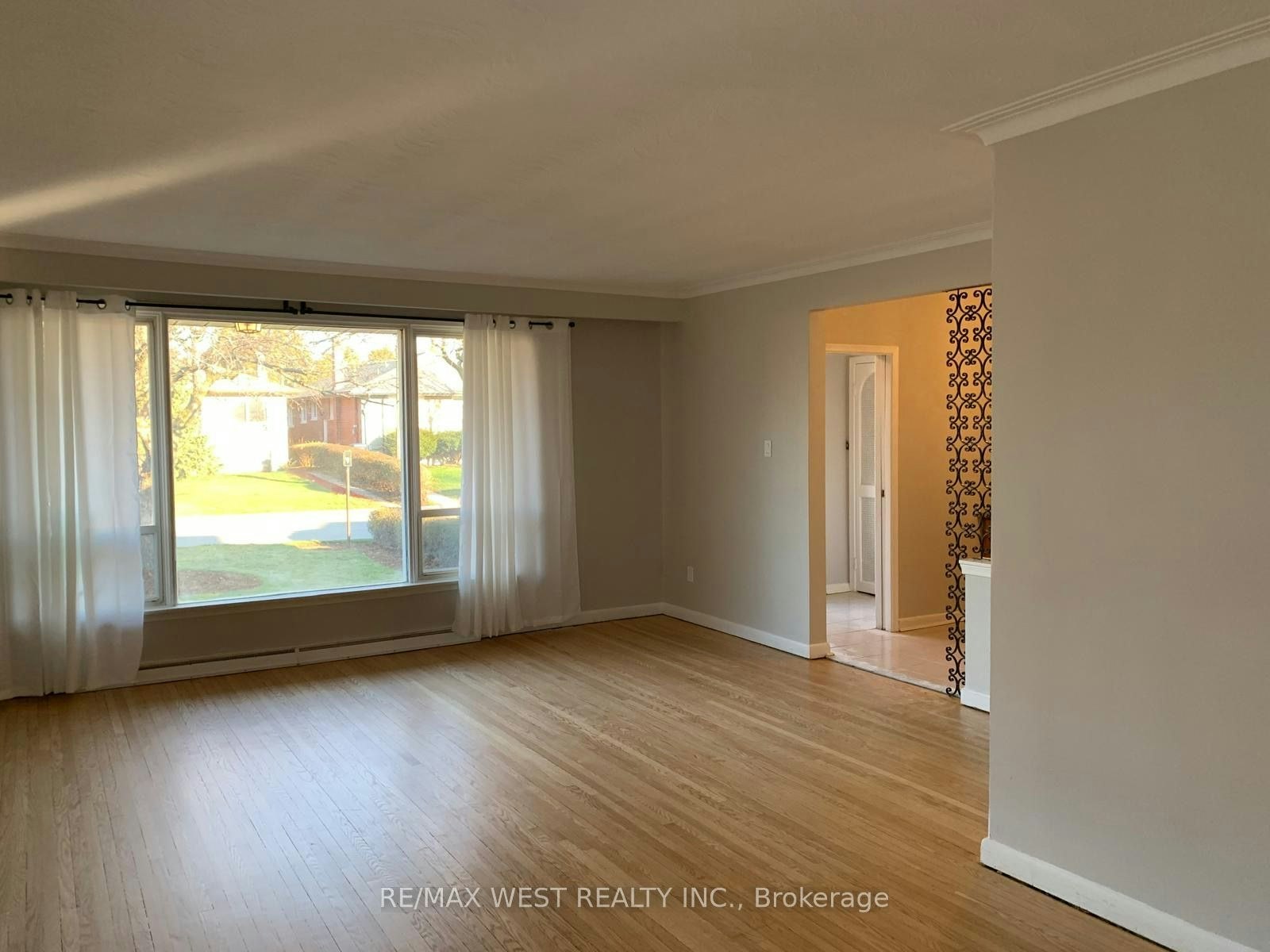 Main-35 Lilywood Road, Toronto, ON, M6B 1V6 - 4